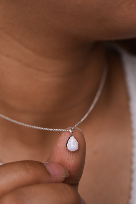 Demure necklace
