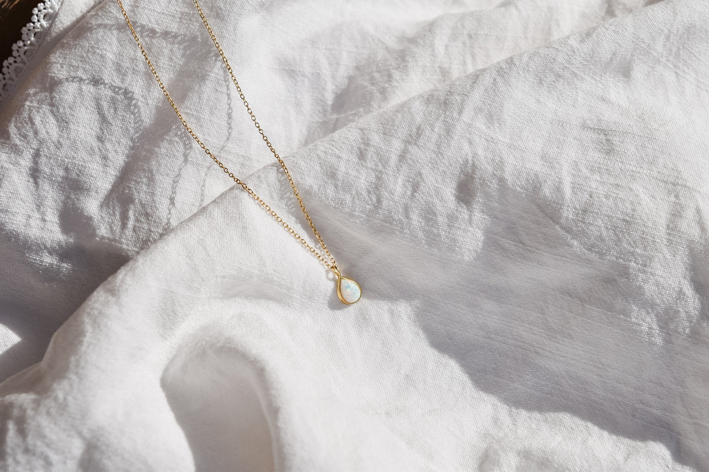 Gold Demure necklace
