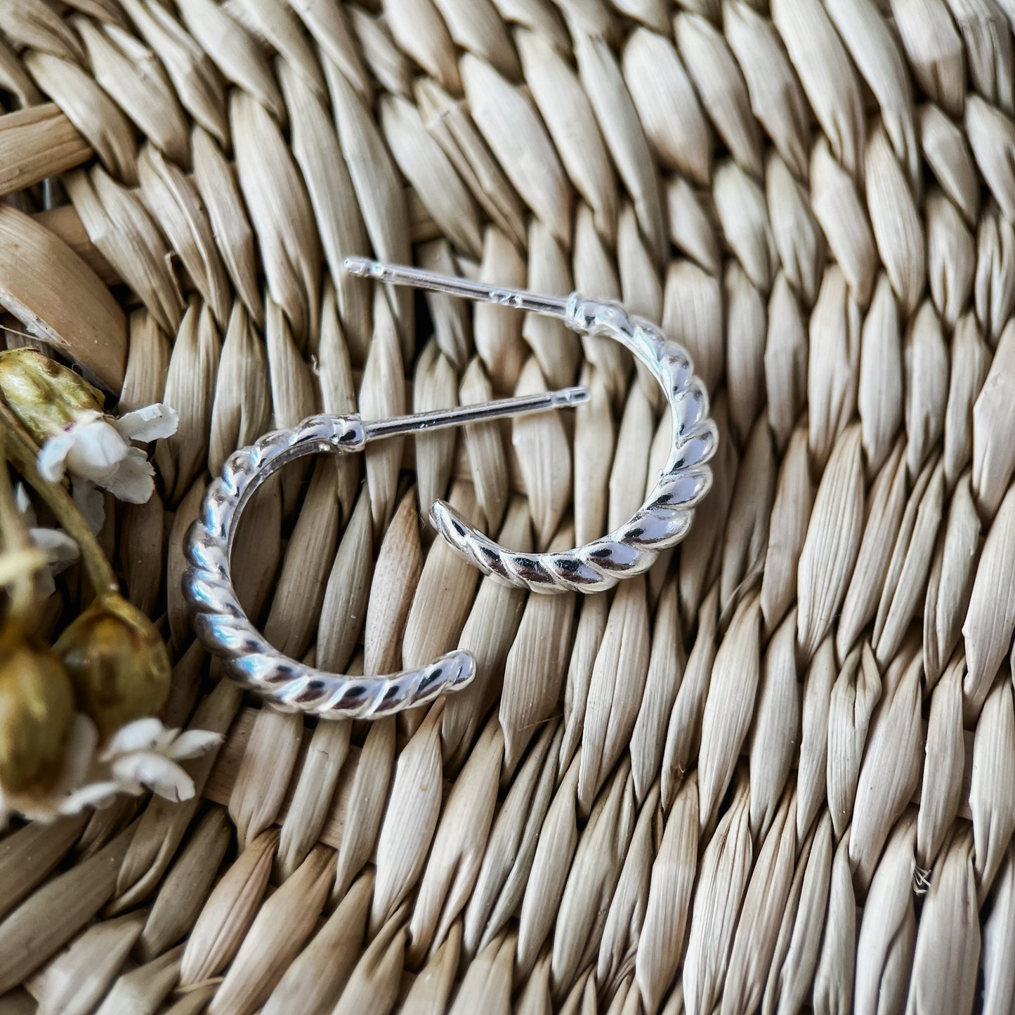 Crescent rope hoop studs