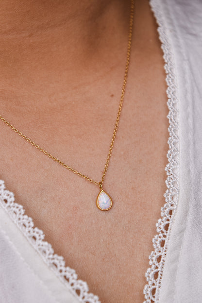 Gold Demure necklace